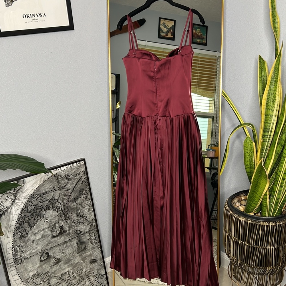 HOUSE OF CB 'Beau' Wine Pleated Midi Dress NWOT - Picture 9 of 10